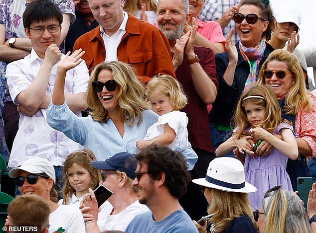 A shocked Andy Murray spots his four children in the crowd after wife ...
