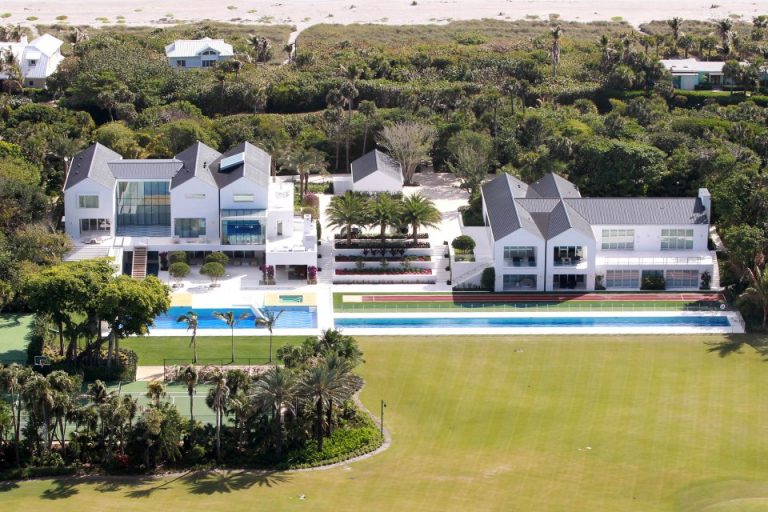 Tigers Lair Inside Tiger Woods M Florida Mansion With A Four Hole