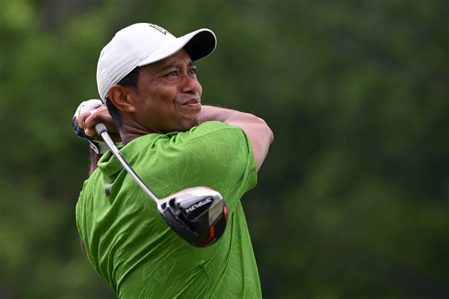 “Whole Plane Cheered”: Untold Story of Tiger Woods’ Prime Era Sees ...